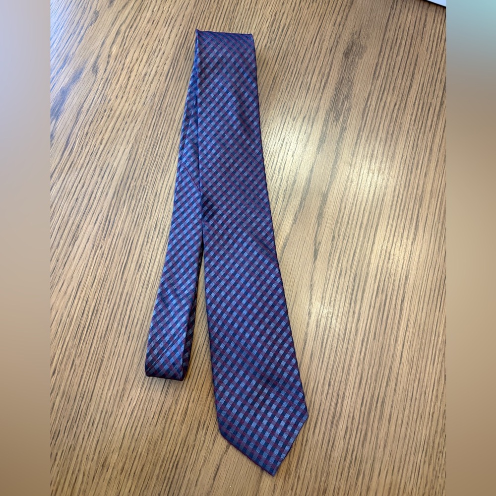 Calvin Klein Grey and Red Patterned Tie